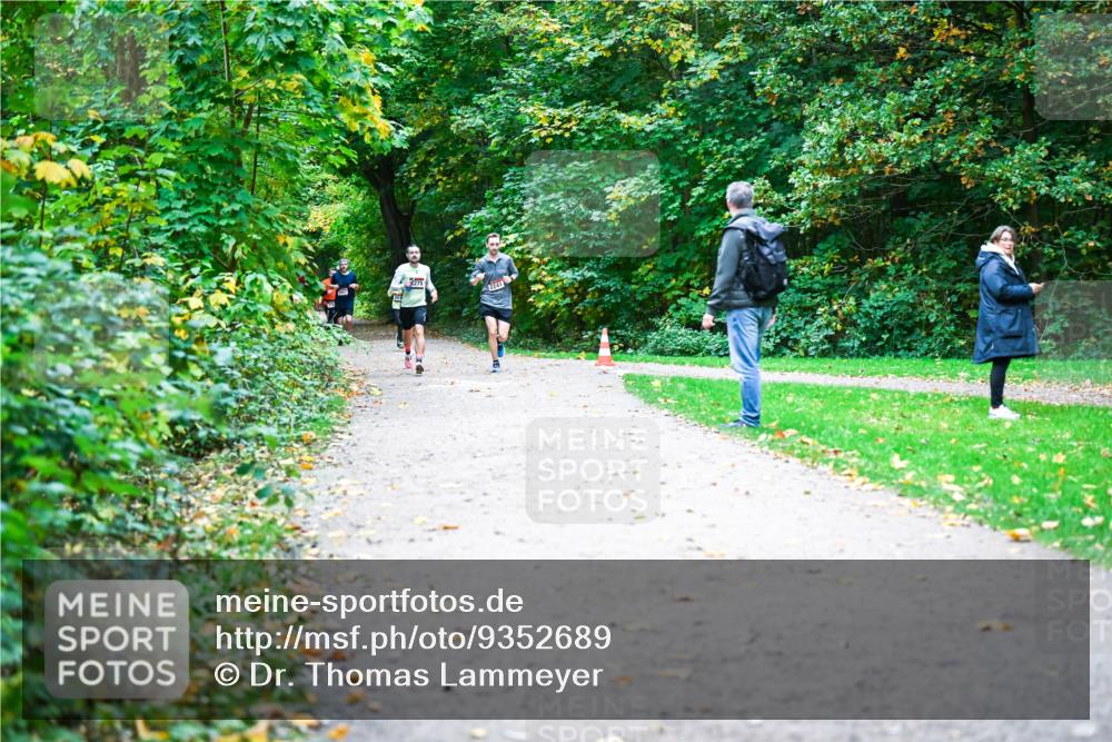 12.10.2025 - Bramfelder Halbmarathon 2025 Dr. Thomas Lammeyer http://msf.ph/oto/9352689 12.10.2025 10:44:31 Laufen 275, 2241 meine-sportfotos.de