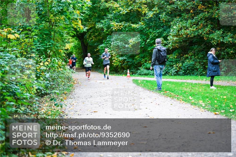 12.10.2025 - Bramfelder Halbmarathon 2025 Dr. Thomas Lammeyer http://msf.ph/oto/9352690 12.10.2025 10:44:31 Laufen 2275, 2241 meine-sportfotos.de