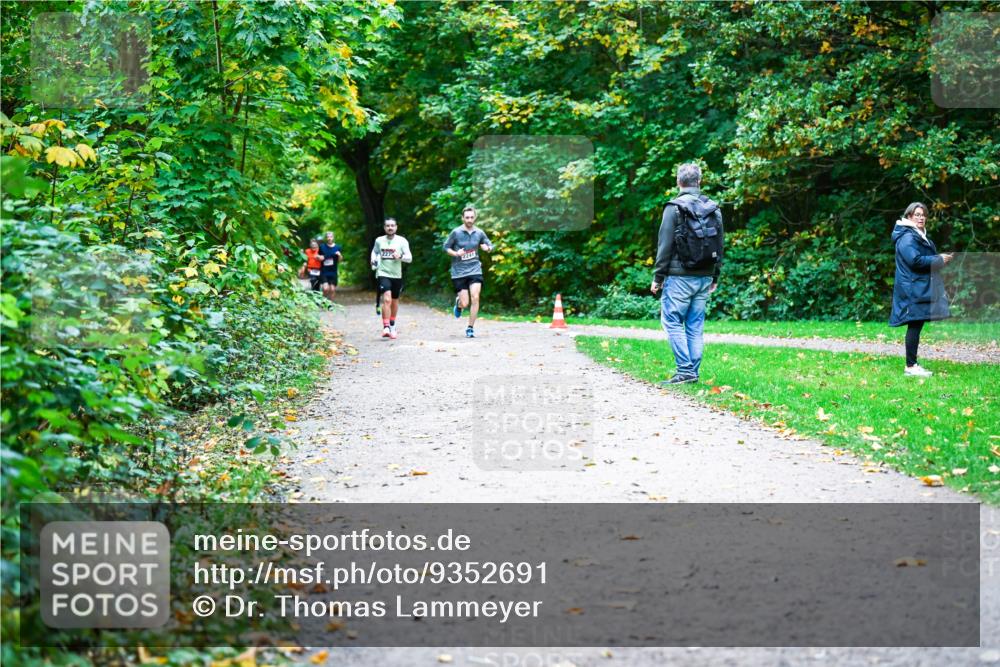 12.10.2025 - Bramfelder Halbmarathon 2025 Dr. Thomas Lammeyer http://msf.ph/oto/9352691 12.10.2025 10:44:31 Laufen 227, 2241 meine-sportfotos.de