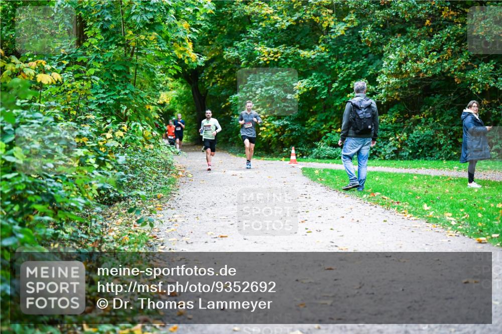 12.10.2025 - Bramfelder Halbmarathon 2025 Dr. Thomas Lammeyer http://msf.ph/oto/9352692 12.10.2025 10:44:31 Laufen 2275, 2241 meine-sportfotos.de