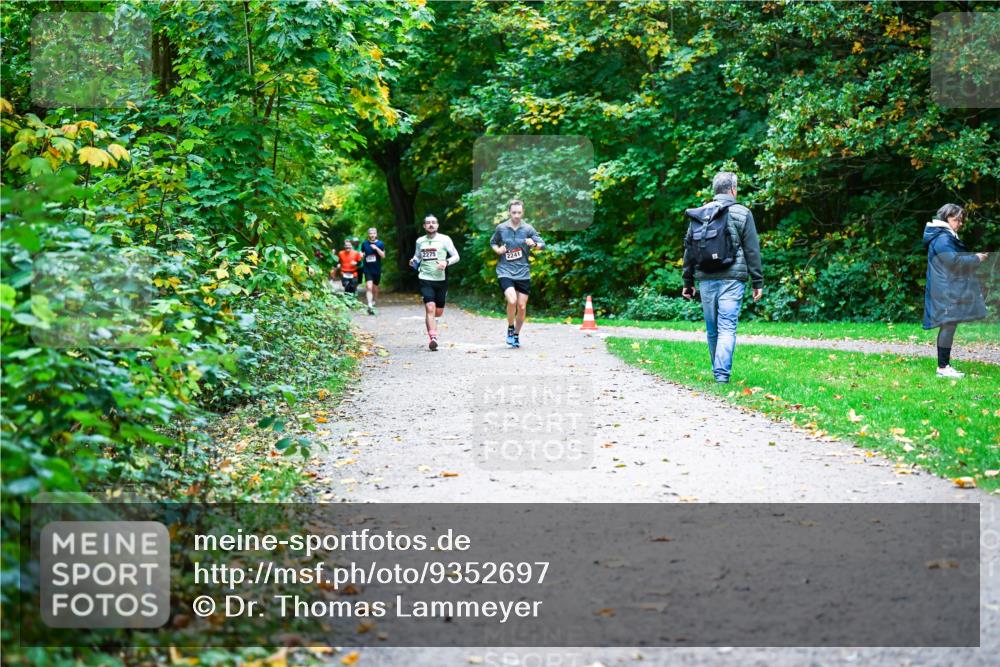 12.10.2025 - Bramfelder Halbmarathon 2025 Dr. Thomas Lammeyer http://msf.ph/oto/9352697 12.10.2025 10:44:32 Laufen 2275, 2241 meine-sportfotos.de