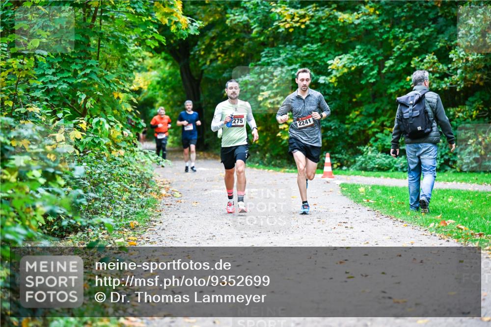 12.10.2025 - Bramfelder Halbmarathon 2025 Dr. Thomas Lammeyer http://msf.ph/oto/9352699 12.10.2025 10:44:34 Laufen 2275, 2241 meine-sportfotos.de