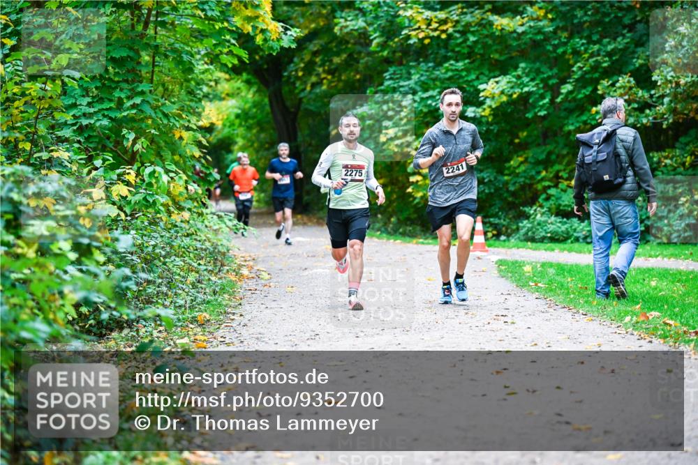 12.10.2025 - Bramfelder Halbmarathon 2025 Dr. Thomas Lammeyer http://msf.ph/oto/9352700 12.10.2025 10:44:34 Laufen 2275, 2241 meine-sportfotos.de
