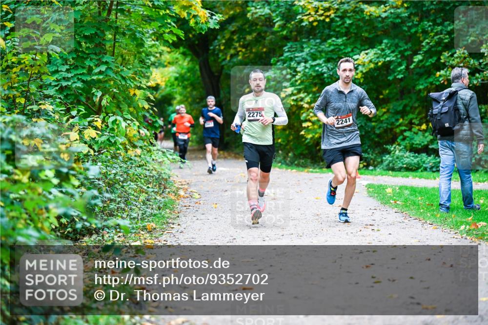 12.10.2025 - Bramfelder Halbmarathon 2025 Dr. Thomas Lammeyer http://msf.ph/oto/9352702 12.10.2025 10:44:34 Laufen 2275, 2241 meine-sportfotos.de