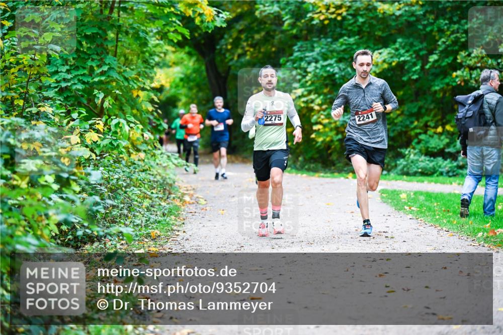 12.10.2025 - Bramfelder Halbmarathon 2025 Dr. Thomas Lammeyer http://msf.ph/oto/9352704 12.10.2025 10:44:34 Laufen 50, 2275, 2241 meine-sportfotos.de