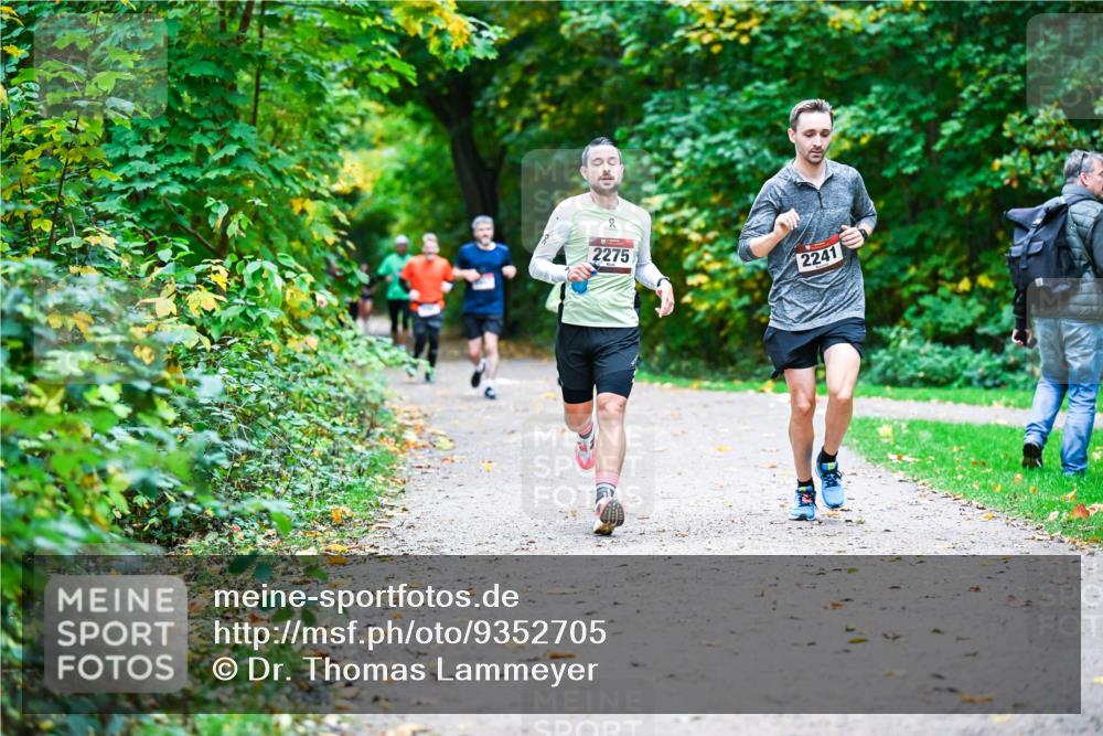 12.10.2025 - Bramfelder Halbmarathon 2025 Dr. Thomas Lammeyer http://msf.ph/oto/9352705 12.10.2025 10:44:34 Laufen 50, 2275, 2241 meine-sportfotos.de
