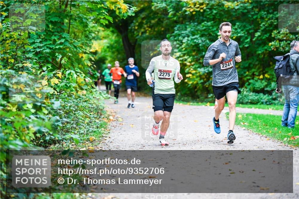 12.10.2025 - Bramfelder Halbmarathon 2025 Dr. Thomas Lammeyer http://msf.ph/oto/9352706 12.10.2025 10:44:34 Laufen 80, 00, 50, 2275, 2241 meine-sportfotos.de