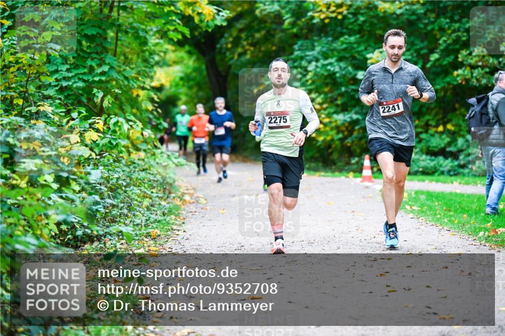 12.10.2025 - Bramfelder Halbmarathon 2025 Dr. Thomas Lammeyer http://msf.ph/oto/9352708 12.10.2025 10:44:35 Laufen 2275, 2241 meine-sportfotos.de