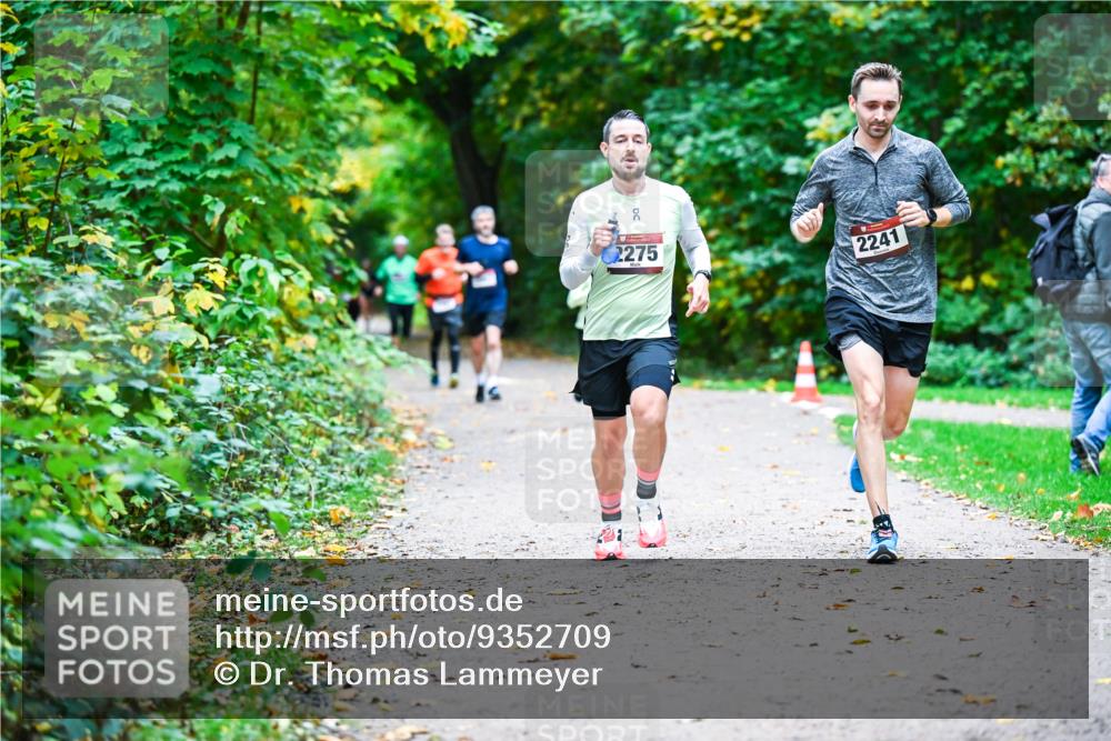 12.10.2025 - Bramfelder Halbmarathon 2025 Dr. Thomas Lammeyer http://msf.ph/oto/9352709 12.10.2025 10:44:35 Laufen 50, 2275, 2241 meine-sportfotos.de