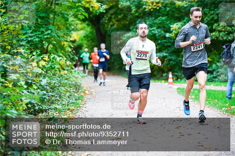 12.10.2025 - Bramfelder Halbmarathon 2025 Dr. Thomas Lammeyer http://msf.ph/oto/9352711 12.10.2025 10:44:35 Laufen 80, 2275, 2241 meine-sportfotos.de