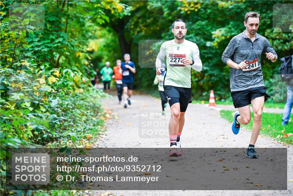 12.10.2025 - Bramfelder Halbmarathon 2025 Dr. Thomas Lammeyer http://msf.ph/oto/9352712 12.10.2025 10:44:35 Laufen 227, 2241 meine-sportfotos.de