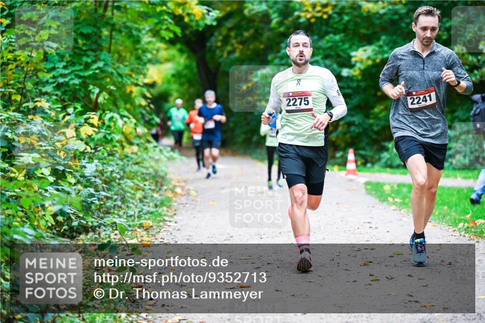 12.10.2025 - Bramfelder Halbmarathon 2025 Dr. Thomas Lammeyer http://msf.ph/oto/9352713 12.10.2025 10:44:35 Laufen 2275, 2241 meine-sportfotos.de