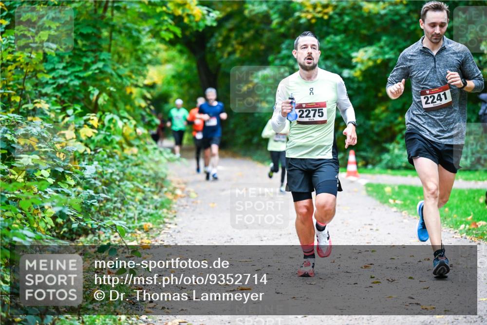 12.10.2025 - Bramfelder Halbmarathon 2025 Dr. Thomas Lammeyer http://msf.ph/oto/9352714 12.10.2025 10:44:36 Laufen 2275, 2241 meine-sportfotos.de
