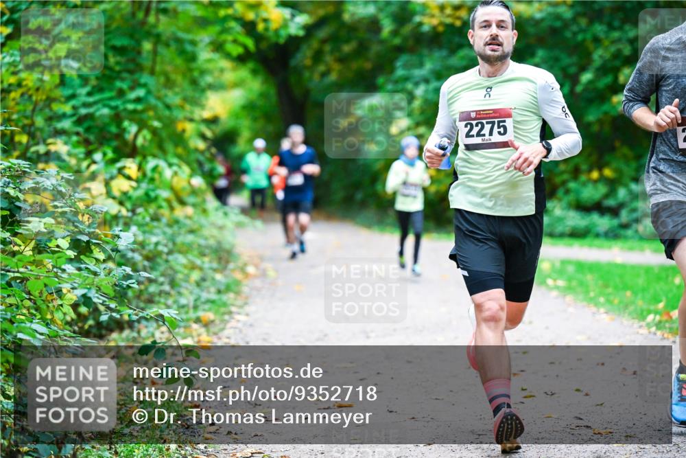 12.10.2025 - Bramfelder Halbmarathon 2025 Dr. Thomas Lammeyer http://msf.ph/oto/9352718 12.10.2025 10:44:36 Laufen 2275 meine-sportfotos.de