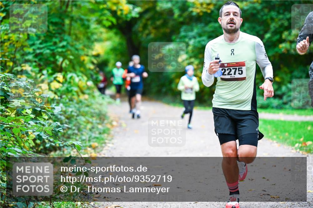 12.10.2025 - Bramfelder Halbmarathon 2025 Dr. Thomas Lammeyer http://msf.ph/oto/9352719 12.10.2025 10:44:36 Laufen 50, 34, 2275 meine-sportfotos.de