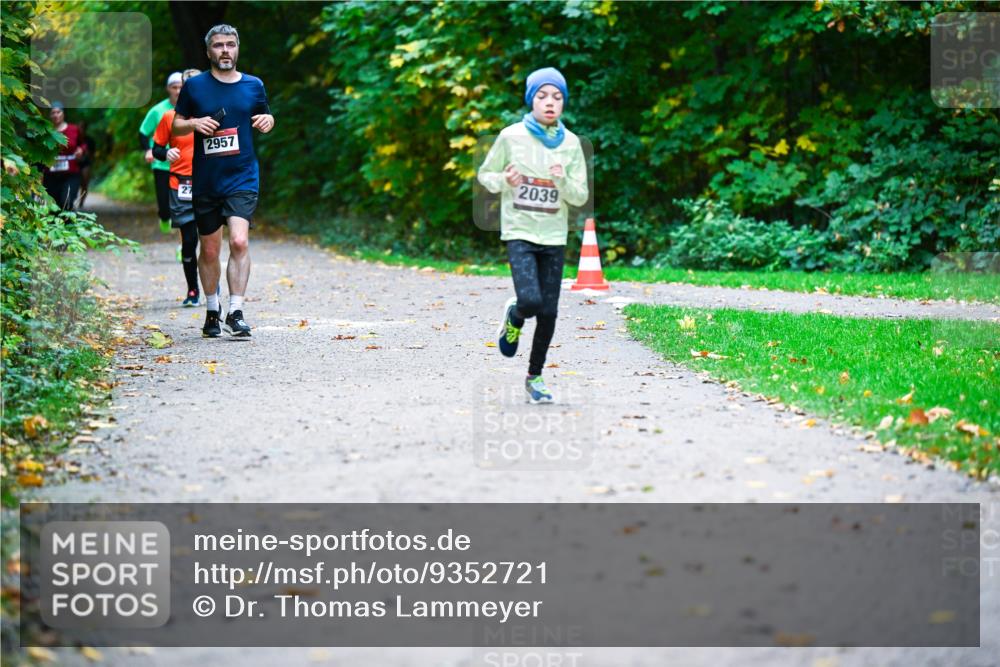 12.10.2025 - Bramfelder Halbmarathon 2025 Dr. Thomas Lammeyer http://msf.ph/oto/9352721 12.10.2025 10:44:38 Laufen 2957, 2039 meine-sportfotos.de