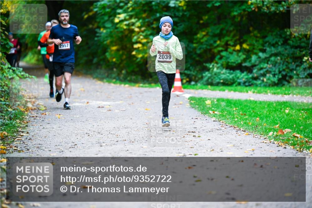 12.10.2025 - Bramfelder Halbmarathon 2025 Dr. Thomas Lammeyer http://msf.ph/oto/9352722 12.10.2025 10:44:38 Laufen 2957, 2039 meine-sportfotos.de
