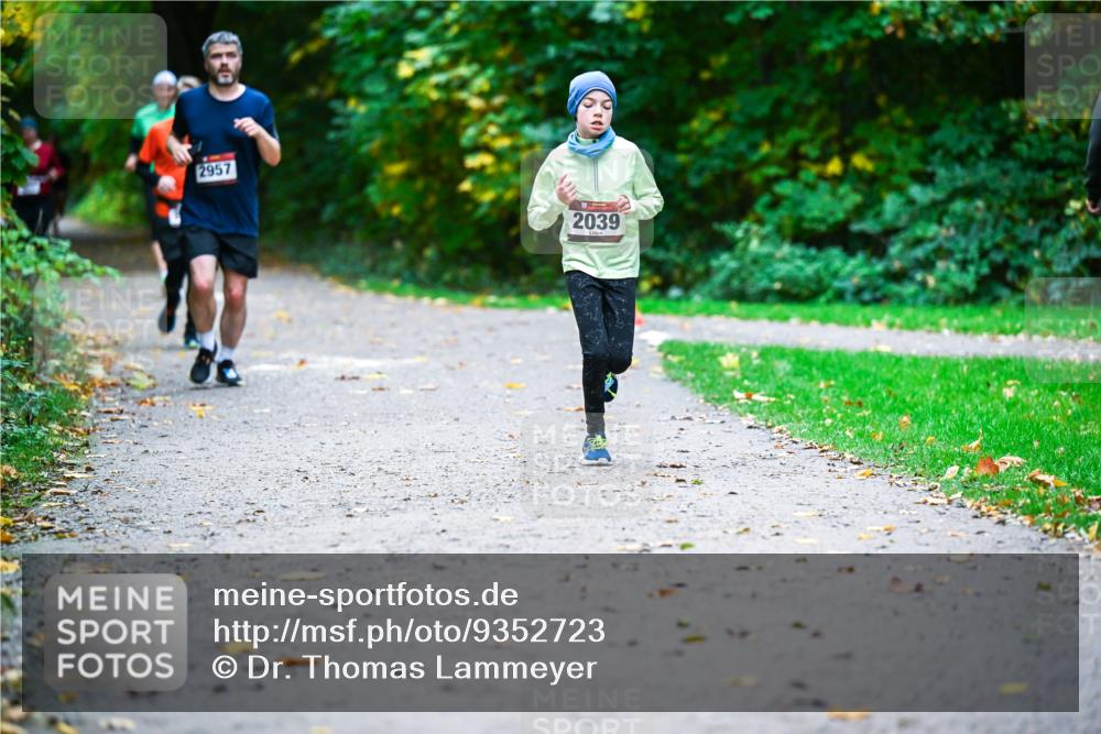 12.10.2025 - Bramfelder Halbmarathon 2025 Dr. Thomas Lammeyer http://msf.ph/oto/9352723 12.10.2025 10:44:38 Laufen 2957, 2039 meine-sportfotos.de