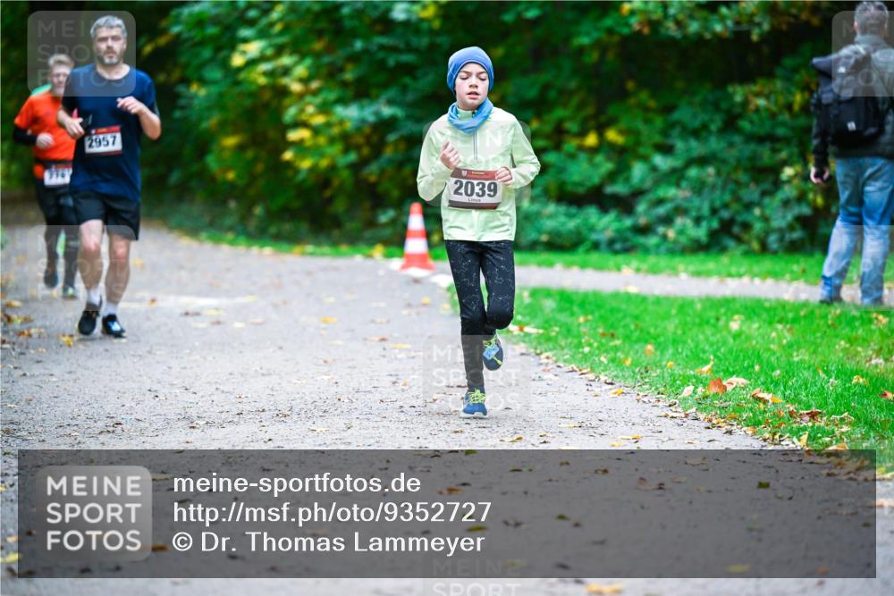 12.10.2025 - Bramfelder Halbmarathon 2025 Dr. Thomas Lammeyer http://msf.ph/oto/9352727 12.10.2025 10:44:38 Laufen 2957, 2039 meine-sportfotos.de
