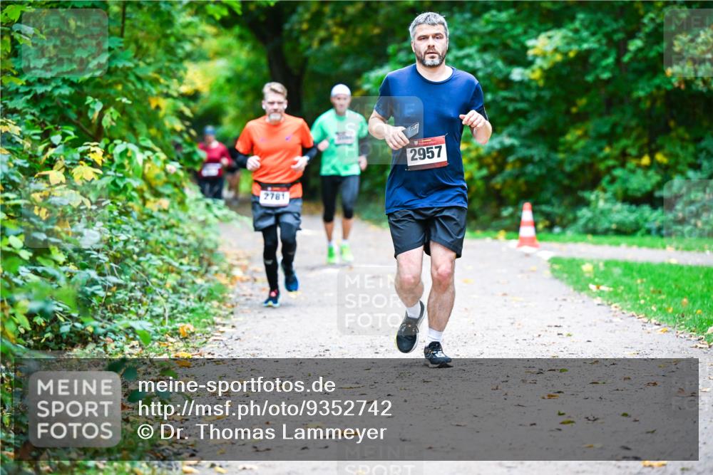 12.10.2025 - Bramfelder Halbmarathon 2025 Dr. Thomas Lammeyer http://msf.ph/oto/9352742 12.10.2025 10:44:41 Laufen 2781, 680, 2957 meine-sportfotos.de