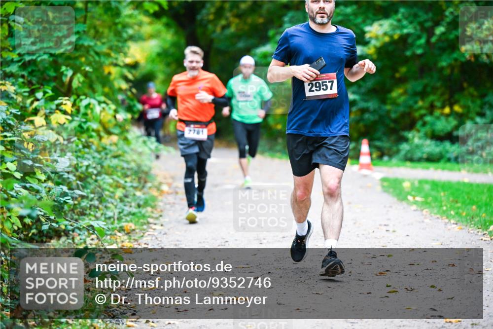 12.10.2025 - Bramfelder Halbmarathon 2025 Dr. Thomas Lammeyer http://msf.ph/oto/9352746 12.10.2025 10:44:42 Laufen 2781, 2957 meine-sportfotos.de