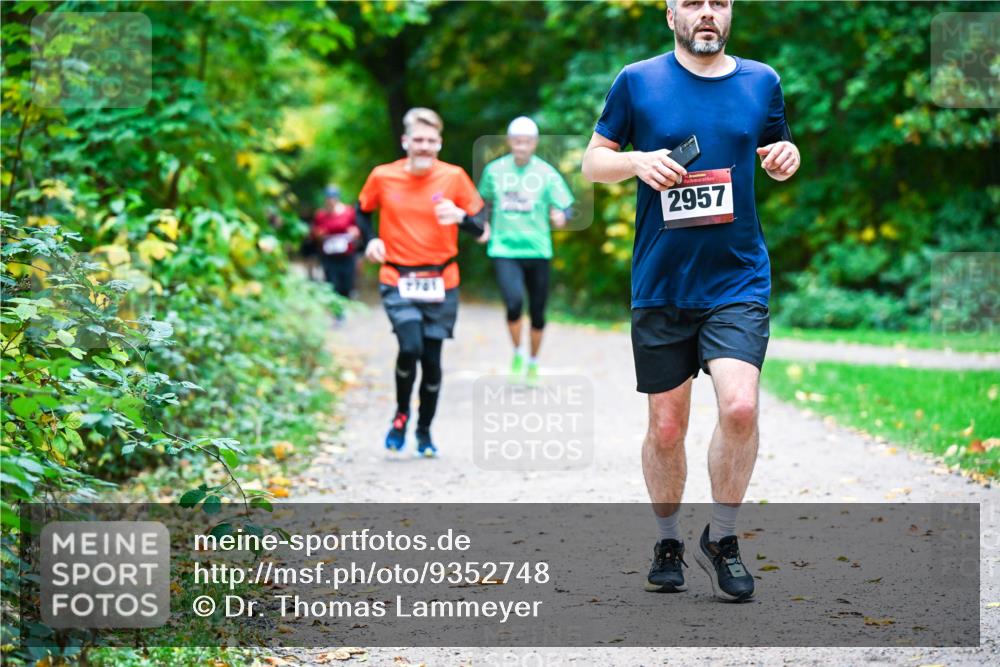 12.10.2025 - Bramfelder Halbmarathon 2025 Dr. Thomas Lammeyer http://msf.ph/oto/9352748 12.10.2025 10:44:42 Laufen 7701, 2957 meine-sportfotos.de