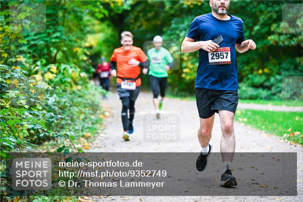 12.10.2025 - Bramfelder Halbmarathon 2025 Dr. Thomas Lammeyer http://msf.ph/oto/9352749 12.10.2025 10:44:42 Laufen 7701, 2957 meine-sportfotos.de