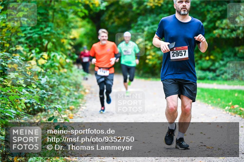 12.10.2025 - Bramfelder Halbmarathon 2025 Dr. Thomas Lammeyer http://msf.ph/oto/9352750 12.10.2025 10:44:42 Laufen 34, 2957 meine-sportfotos.de