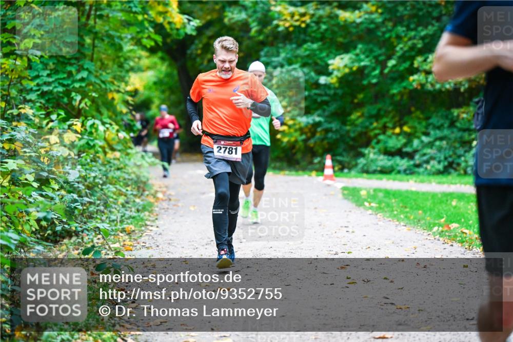12.10.2025 - Bramfelder Halbmarathon 2025 Dr. Thomas Lammeyer http://msf.ph/oto/9352755 12.10.2025 10:44:44 Laufen 2781 meine-sportfotos.de