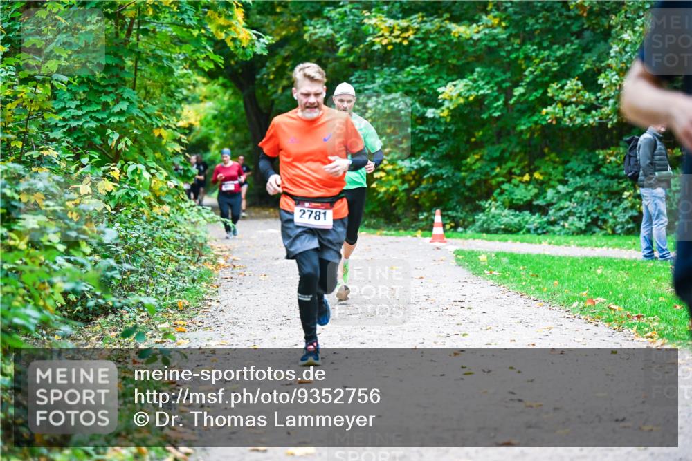 12.10.2025 - Bramfelder Halbmarathon 2025 Dr. Thomas Lammeyer http://msf.ph/oto/9352756 12.10.2025 10:44:44 Laufen 2781 meine-sportfotos.de