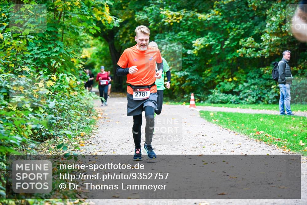12.10.2025 - Bramfelder Halbmarathon 2025 Dr. Thomas Lammeyer http://msf.ph/oto/9352757 12.10.2025 10:44:44 Laufen 2781 meine-sportfotos.de