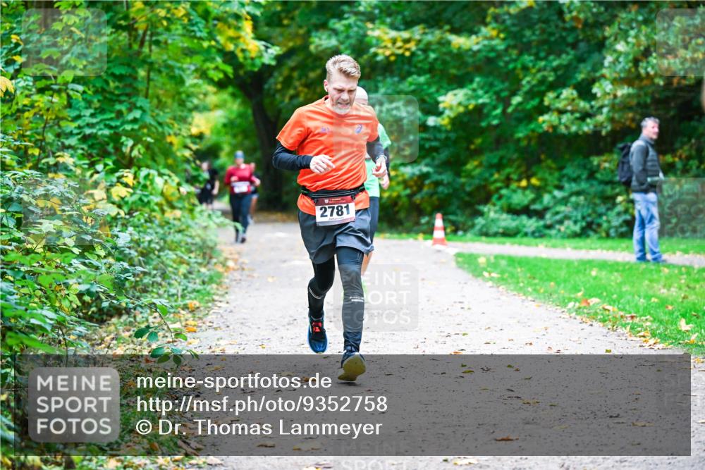 12.10.2025 - Bramfelder Halbmarathon 2025 Dr. Thomas Lammeyer http://msf.ph/oto/9352758 12.10.2025 10:44:44 Laufen 2781 meine-sportfotos.de