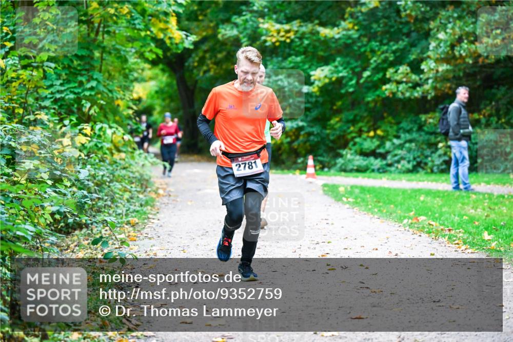 12.10.2025 - Bramfelder Halbmarathon 2025 Dr. Thomas Lammeyer http://msf.ph/oto/9352759 12.10.2025 10:44:44 Laufen 2781 meine-sportfotos.de