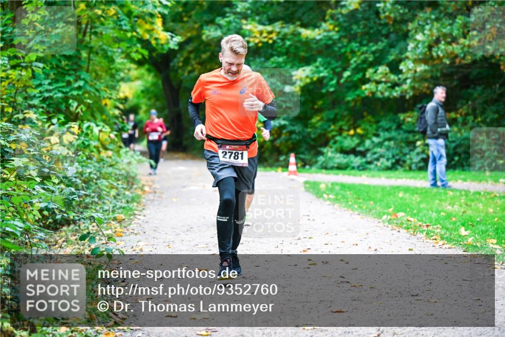 12.10.2025 - Bramfelder Halbmarathon 2025 Dr. Thomas Lammeyer http://msf.ph/oto/9352760 12.10.2025 10:44:44 Laufen 2781 meine-sportfotos.de