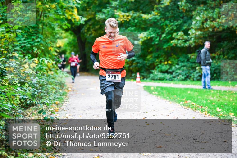 12.10.2025 - Bramfelder Halbmarathon 2025 Dr. Thomas Lammeyer http://msf.ph/oto/9352761 12.10.2025 10:44:44 Laufen 2781 meine-sportfotos.de