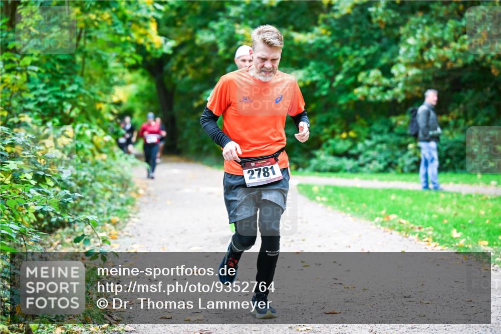 12.10.2025 - Bramfelder Halbmarathon 2025 Dr. Thomas Lammeyer http://msf.ph/oto/9352764 12.10.2025 10:44:45 Laufen 2781 meine-sportfotos.de