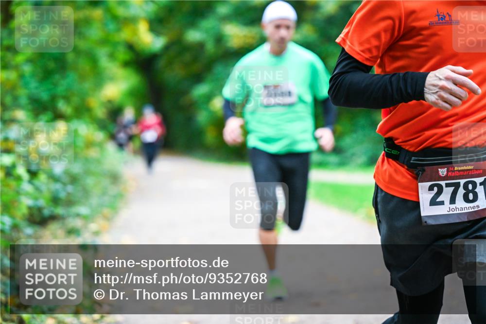 12.10.2025 - Bramfelder Halbmarathon 2025 Dr. Thomas Lammeyer http://msf.ph/oto/9352768 12.10.2025 10:44:46 Laufen 34, 278 meine-sportfotos.de