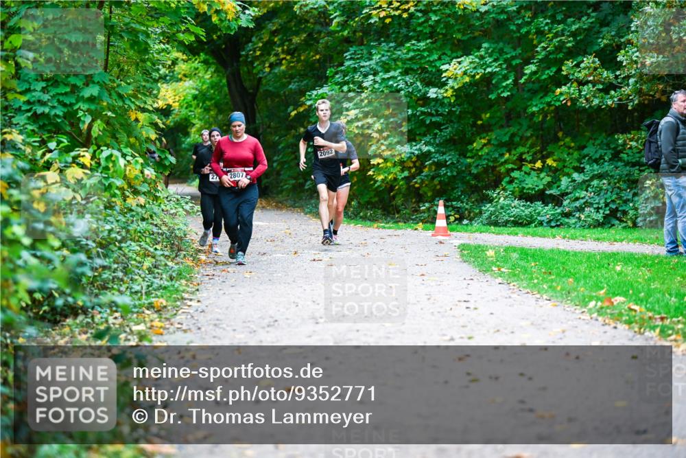 12.10.2025 - Bramfelder Halbmarathon 2025 Dr. Thomas Lammeyer http://msf.ph/oto/9352771 12.10.2025 10:44:50 Laufen 2092, 27, 2807 meine-sportfotos.de