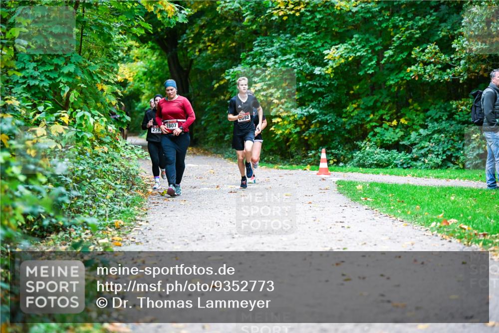 12.10.2025 - Bramfelder Halbmarathon 2025 Dr. Thomas Lammeyer http://msf.ph/oto/9352773 12.10.2025 10:44:50 Laufen 279, 2807, 2092 meine-sportfotos.de
