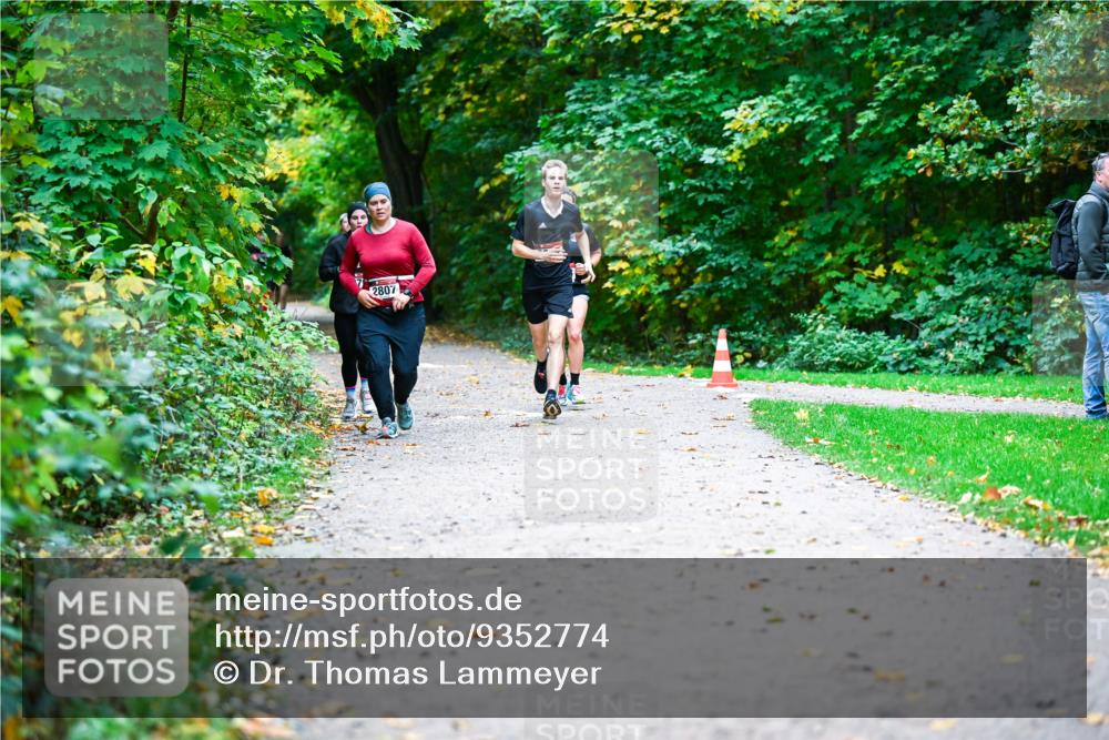 12.10.2025 - Bramfelder Halbmarathon 2025 Dr. Thomas Lammeyer http://msf.ph/oto/9352774 12.10.2025 10:44:50 Laufen 2807 meine-sportfotos.de