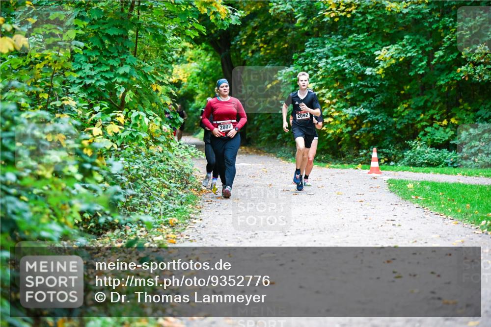 12.10.2025 - Bramfelder Halbmarathon 2025 Dr. Thomas Lammeyer http://msf.ph/oto/9352776 12.10.2025 10:44:50 Laufen 2092, 2807 meine-sportfotos.de