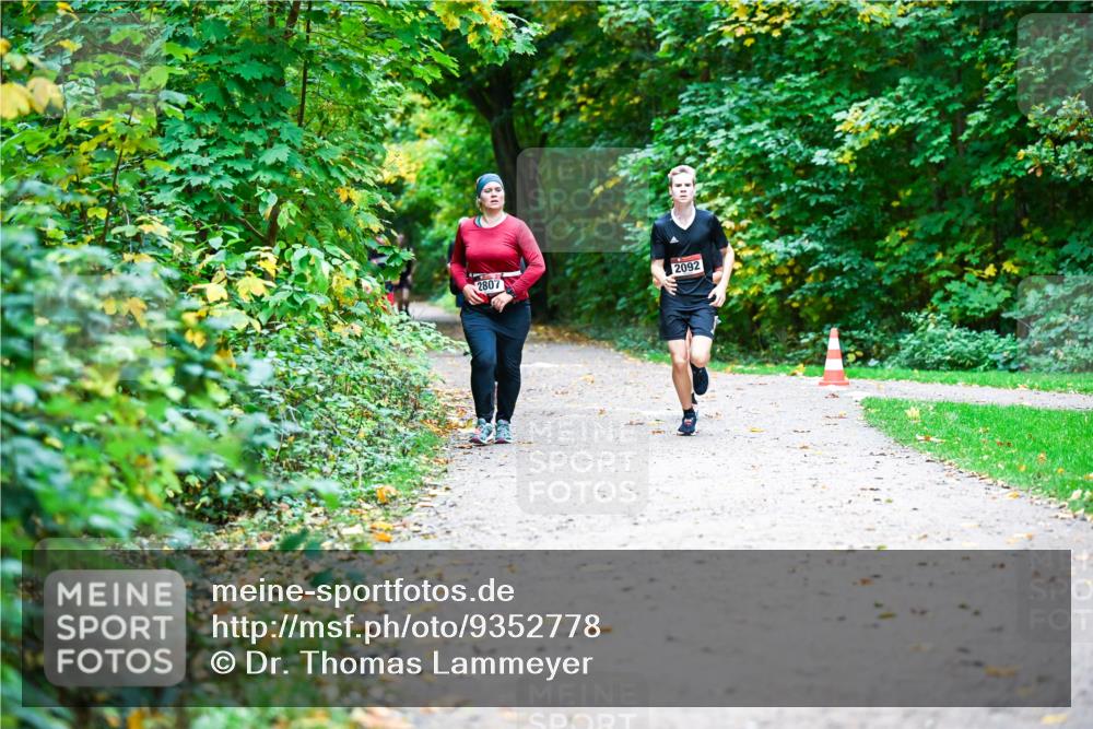 12.10.2025 - Bramfelder Halbmarathon 2025 Dr. Thomas Lammeyer http://msf.ph/oto/9352778 12.10.2025 10:44:50 Laufen 2807, 2092 meine-sportfotos.de