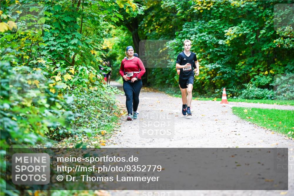 12.10.2025 - Bramfelder Halbmarathon 2025 Dr. Thomas Lammeyer http://msf.ph/oto/9352779 12.10.2025 10:44:51 Laufen 2807 meine-sportfotos.de