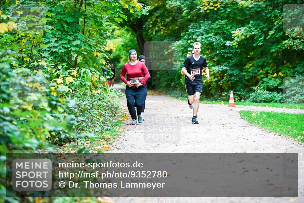 12.10.2025 - Bramfelder Halbmarathon 2025 Dr. Thomas Lammeyer http://msf.ph/oto/9352780 12.10.2025 10:44:51 Laufen 2092, 2807 meine-sportfotos.de