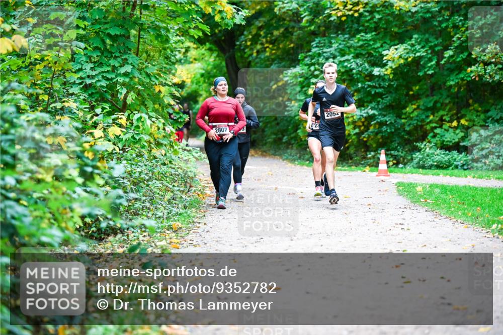 12.10.2025 - Bramfelder Halbmarathon 2025 Dr. Thomas Lammeyer http://msf.ph/oto/9352782 12.10.2025 10:44:51 Laufen 2092, 2807 meine-sportfotos.de