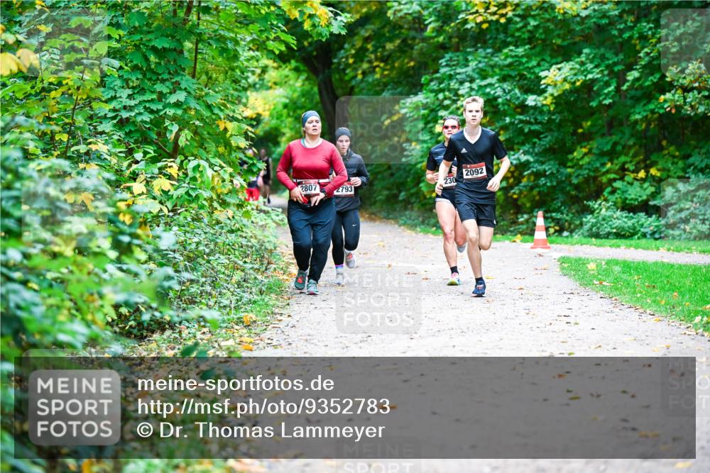 12.10.2025 - Bramfelder Halbmarathon 2025 Dr. Thomas Lammeyer http://msf.ph/oto/9352783 12.10.2025 10:44:51 Laufen 2807, 2793, 2092, 230 meine-sportfotos.de