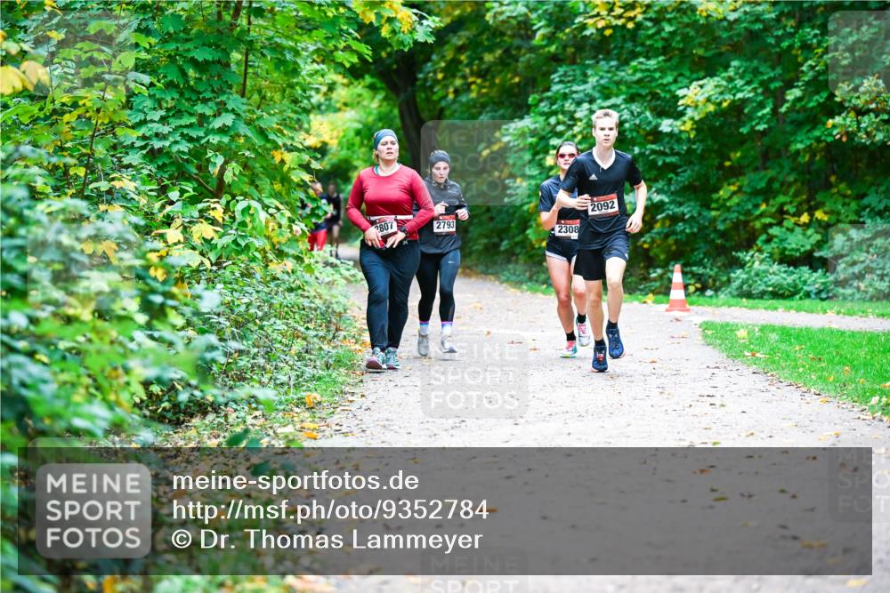 12.10.2025 - Bramfelder Halbmarathon 2025 Dr. Thomas Lammeyer http://msf.ph/oto/9352784 12.10.2025 10:44:51 Laufen 2807, 2793, 2308, 2092 meine-sportfotos.de