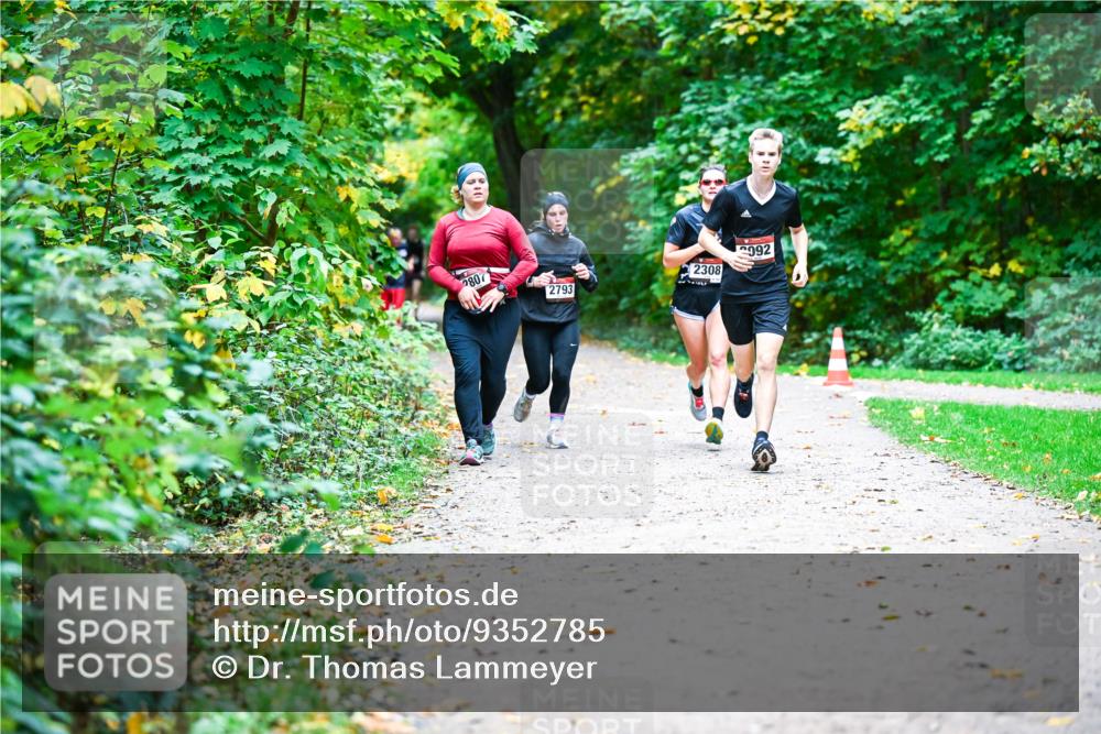 12.10.2025 - Bramfelder Halbmarathon 2025 Dr. Thomas Lammeyer http://msf.ph/oto/9352785 12.10.2025 10:44:51 Laufen 2807, 2793, 2308, 992 meine-sportfotos.de