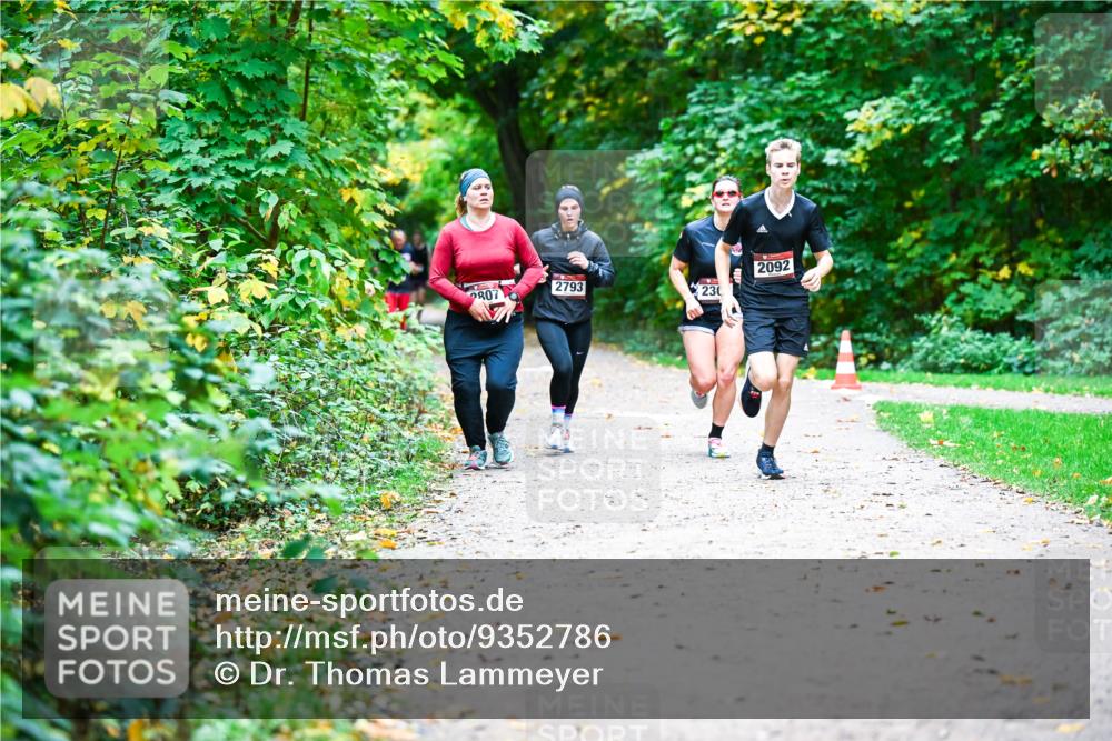 12.10.2025 - Bramfelder Halbmarathon 2025 Dr. Thomas Lammeyer http://msf.ph/oto/9352786 12.10.2025 10:44:52 Laufen 2793, 2807, 230, 2092 meine-sportfotos.de