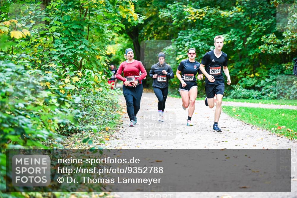 12.10.2025 - Bramfelder Halbmarathon 2025 Dr. Thomas Lammeyer http://msf.ph/oto/9352788 12.10.2025 10:44:52 Laufen 2308, 2807, 2793, 2092 meine-sportfotos.de